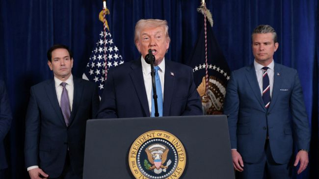 Президент США Дональд Трамп проводит пресс-конференцию после удара США по Венесуэле