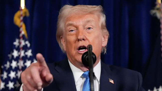 Президент США Дональд Трамп проводит пресс-конференцию после удара США по Венесуэле