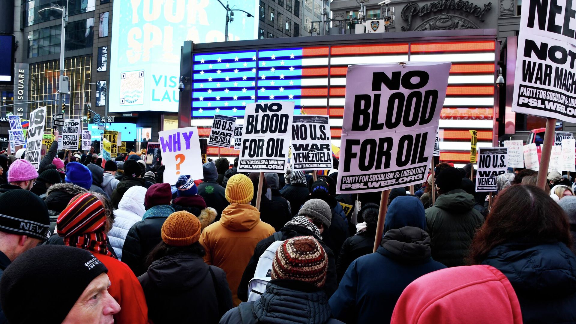 Участники митинга в Нью-Йорке против военной операции США в Венесуэле - РИА Новости, 1920, 05.01.2026