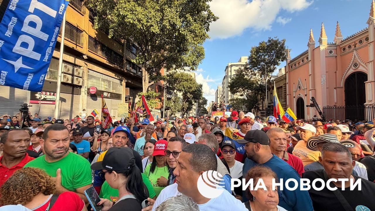 Митинг у президентского дворца в Каракасе, на котором венесуэльцы требуют вернуть в страну захваченного США президента Николаса Мадуро Митинг у президентского дворца в Каракасе, на котором венесуэльцы требуют вернуть в страну захваченного США президента Николаса Мадуро - РИА Новости, 1920, 03.04.2026