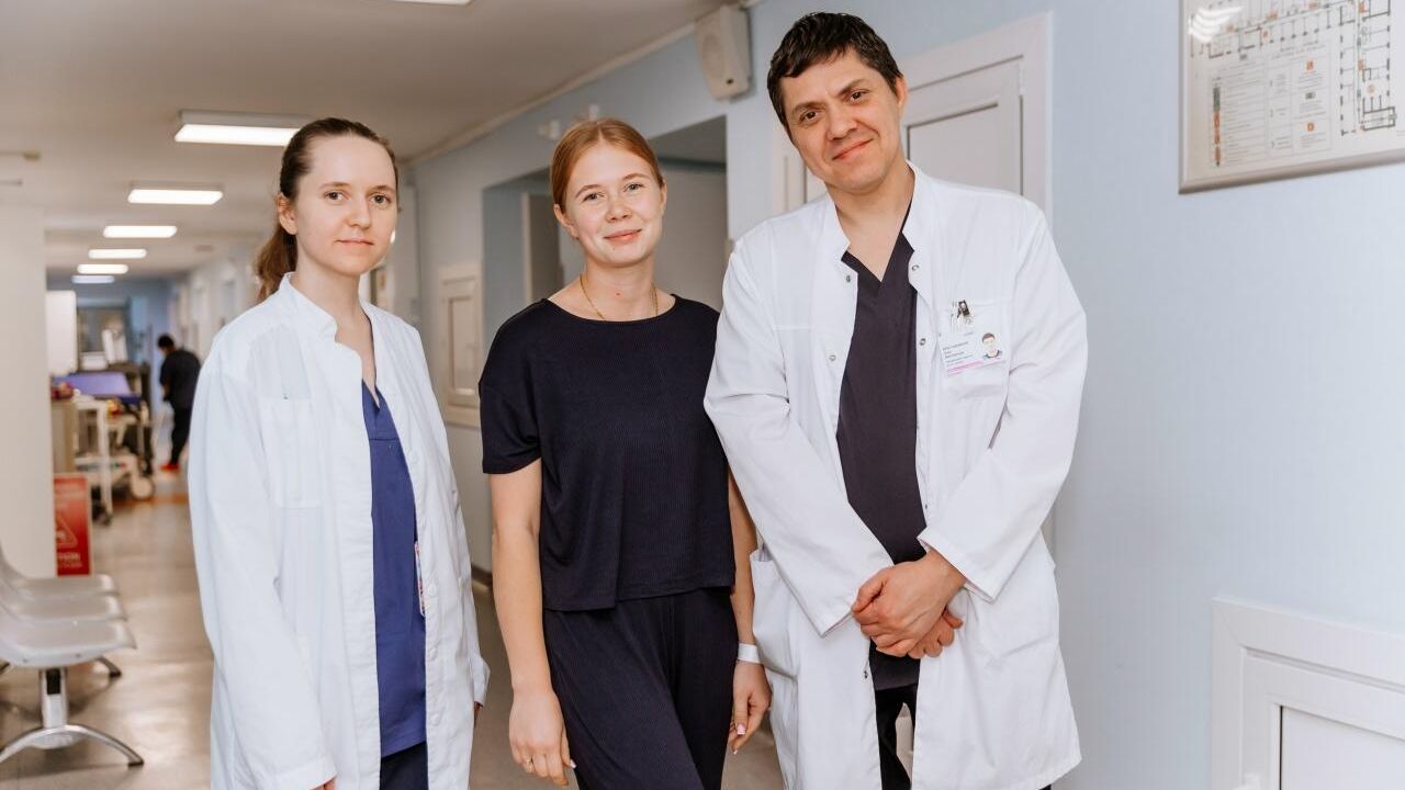 Специалисты исследовательского центра имени Мешалкина с помощью малотравматичной операции устранили у девушки синдром Щелкунчика Специалисты исследовательского центра имени Мешалкина с помощью малотравматичной операции устранили у девушки синдром Щелкунчика - РИА Новости, 1920, 06.01.2026