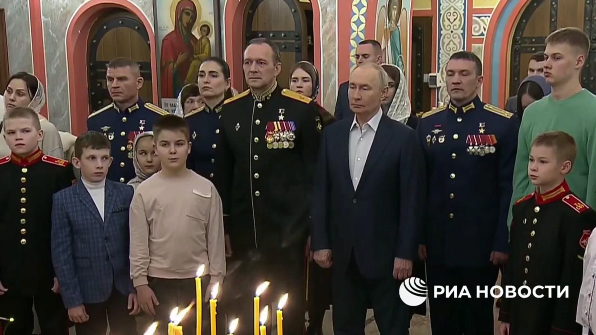 Путин поздравил православных верующих с Рождеством Христовым Путин поздравил православных верующих с Рождеством Христовым - РИА Новости, 1920, 07.01.2026
