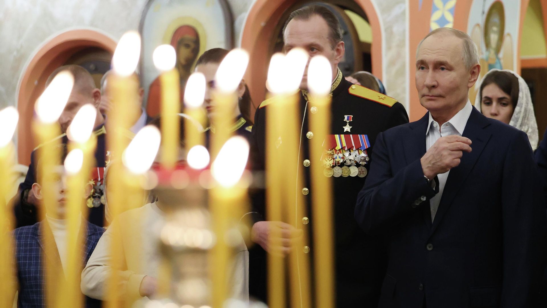Президент Владимир Путин посетил рождественскую службу в Подмосковье Президент Владимир Путин посетил рождественскую службу в Подмосковье - РИА Новости, 1920, 07.01.2026