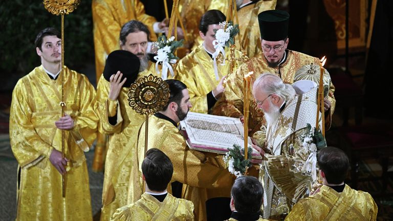 Патриарх Московский и всея Руси Кирилл проводит богослужение в храме Христа Спасителя в Москве в праздник Рождества Христова