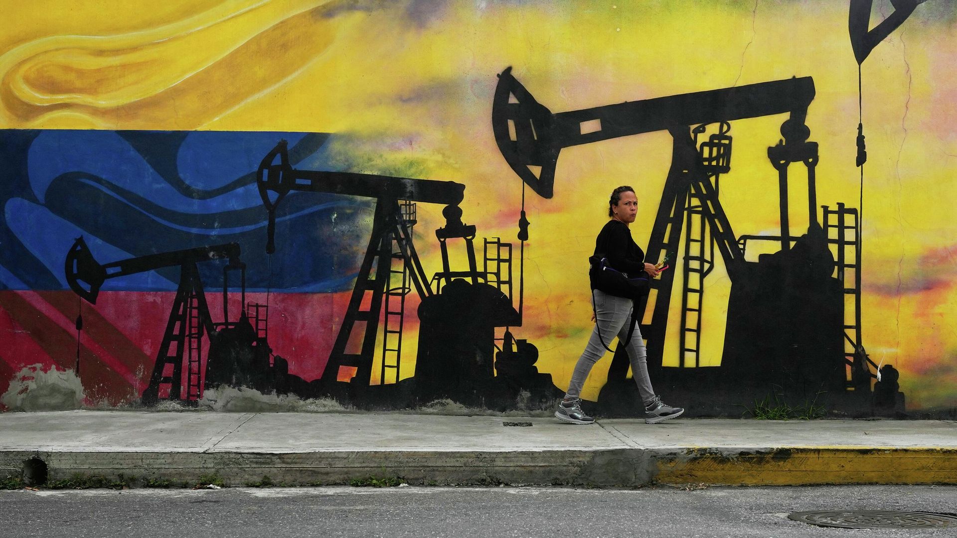 Граффити с изображением нефтяных вышек в Каракасе, Венесуэла Граффити с изображением нефтяных вышек в Каракасе, Венесуэла - РИА Новости, 1920, 21.01.2026