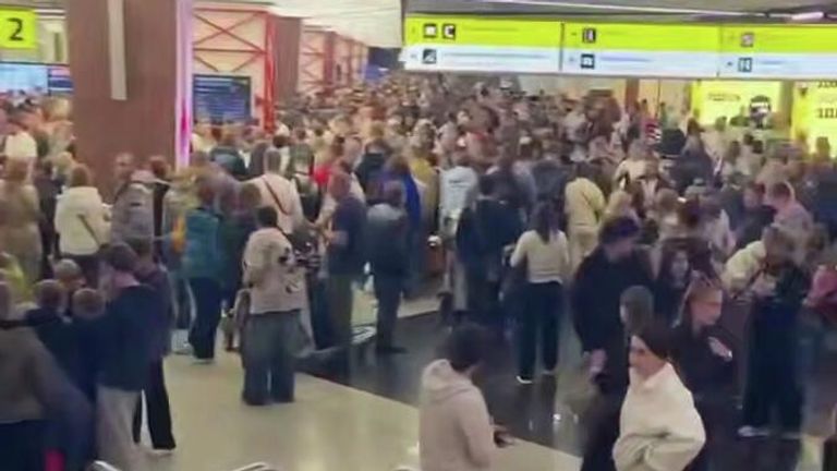 Обстановка в аэропорту Шереметьево Обстановка в аэропорту Шереметьево