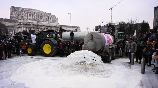 Протест фермеров против торгового соглашения Европейского союза со странами Меркосур в Милане. 9 января 2026