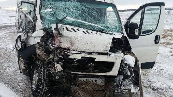 Последствия столкновения микроавтобуса и грузовика в Ужурском округе Красноярского края Последствия столкновения микроавтобуса и грузовика в Ужурском округе Красноярского края - РИА Новости, 1920, 10.01.2026