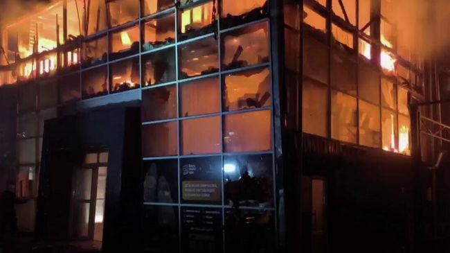 Пожар в магазине Доброцен в Ялте
