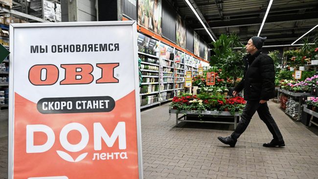 Информационный стенд в торговом зале магазина OBI в Москве