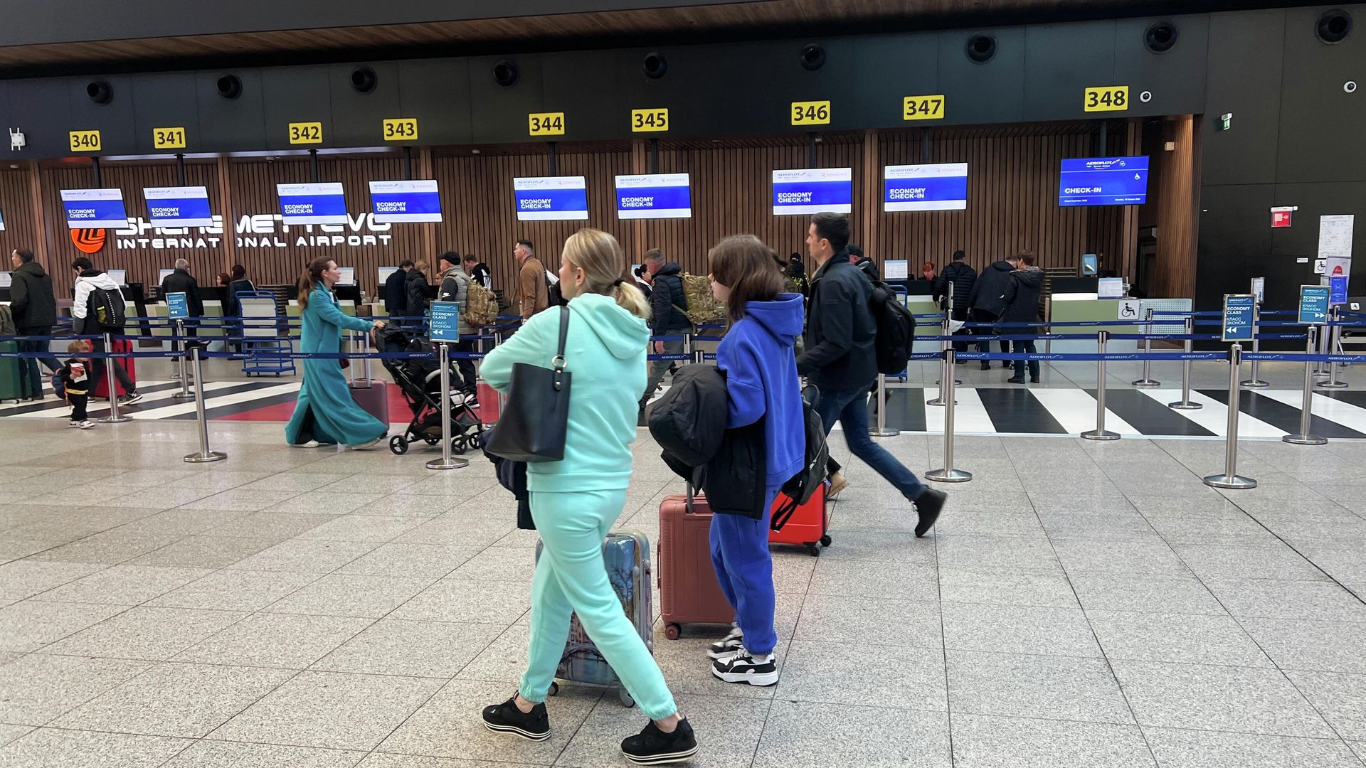 Пассажиры в аэропорту в Москве Пассажиры в аэропорту в Москве - РИА Новости, 1920, 01.03.2026