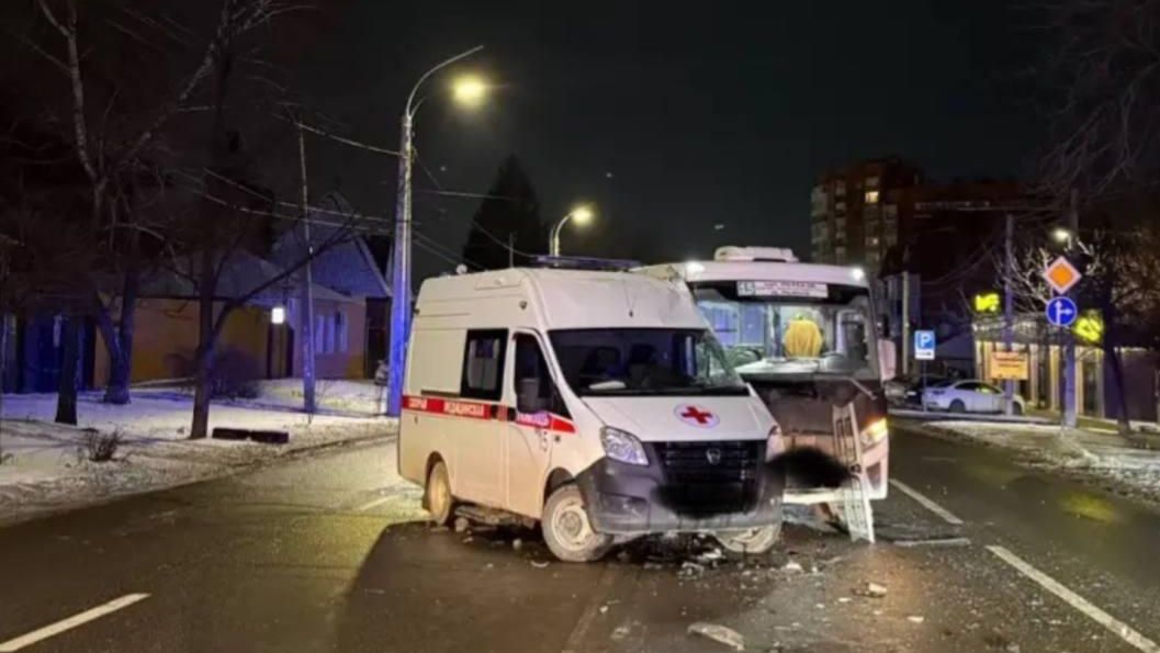 Последствия ДТП с автобусом и скорой в Ростове-на-Дону Последствия ДТП с автобусом и скорой в Ростове-на-Дону - РИА Новости, 1920, 13.01.2026