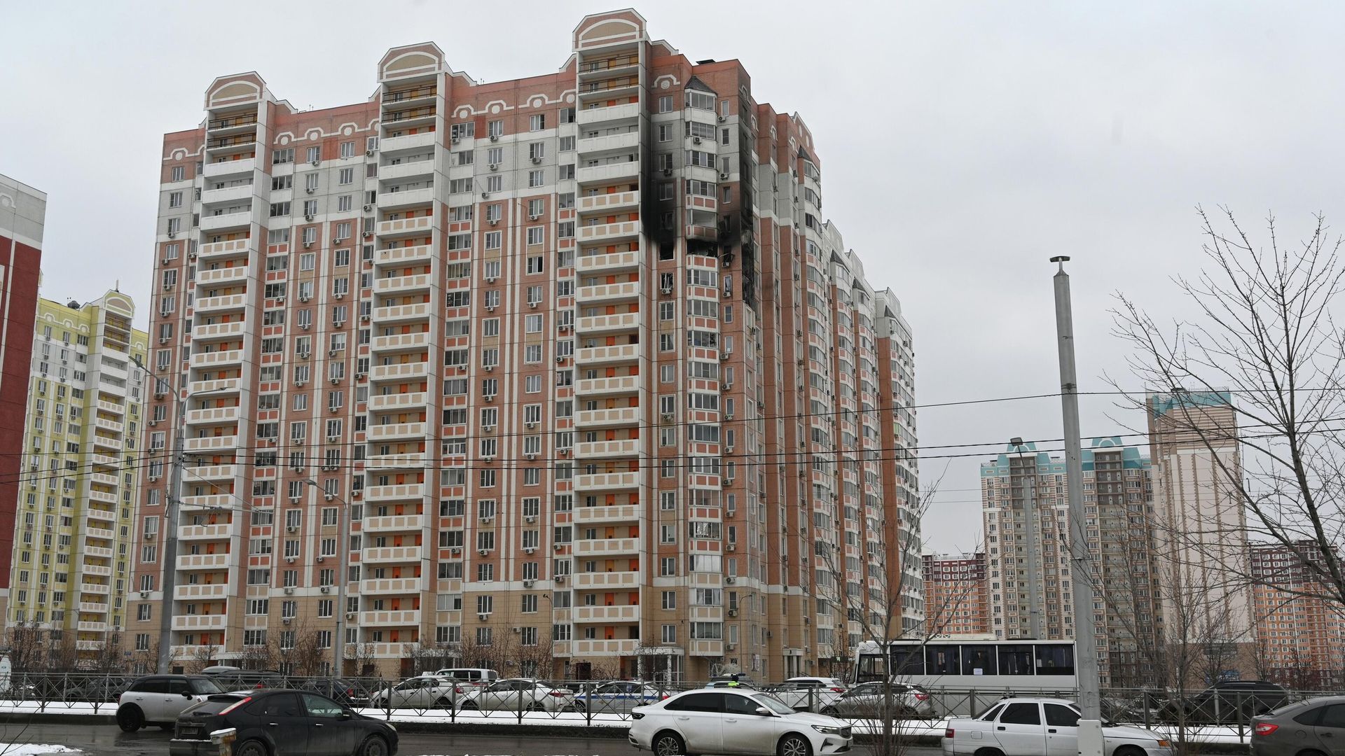 Поврежденные в результате атаки БПЛА со стороны ВСУ квартиры в многоквартирном доме Ростова-на-Дону Поврежденные в результате атаки БПЛА со стороны ВСУ квартиры в многоквартирном доме Ростова-на-Дону - РИА Новости, 1920, 14.01.2026