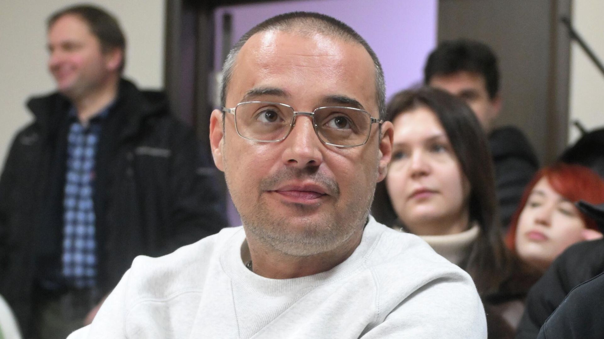 Рэп-исполнитель Алексей Долматов (Guf) в Наро-Фоминском городском суде в Московской области Рэп-исполнитель Алексей Долматов (Guf) в Наро-Фоминском городском суде в Московской области - РИА Новости, 1920, 18.02.2026