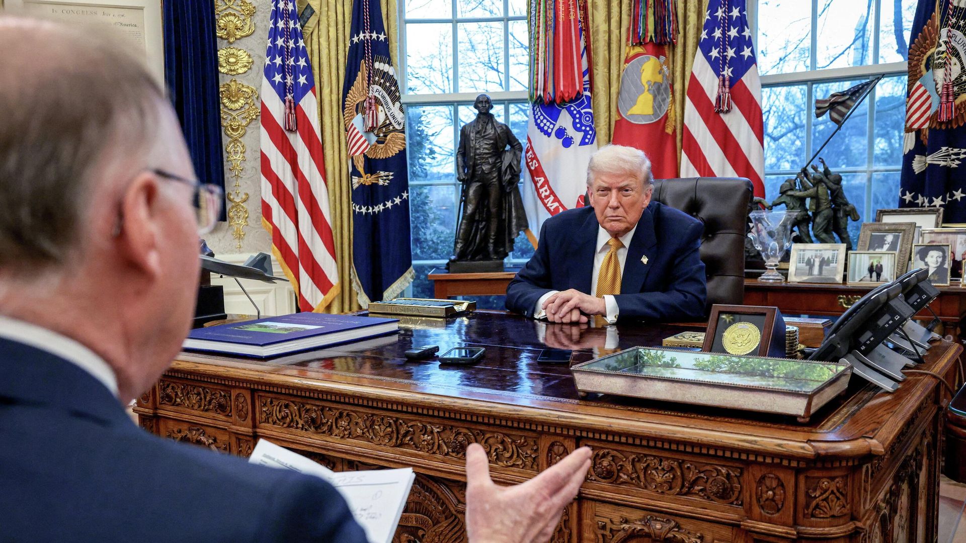 Президент США Дональд Трамп во время интервью агентству Reuters Президент США Дональд Трамп во время интервью агентству Reuters - РИА Новости, 1920, 15.01.2026