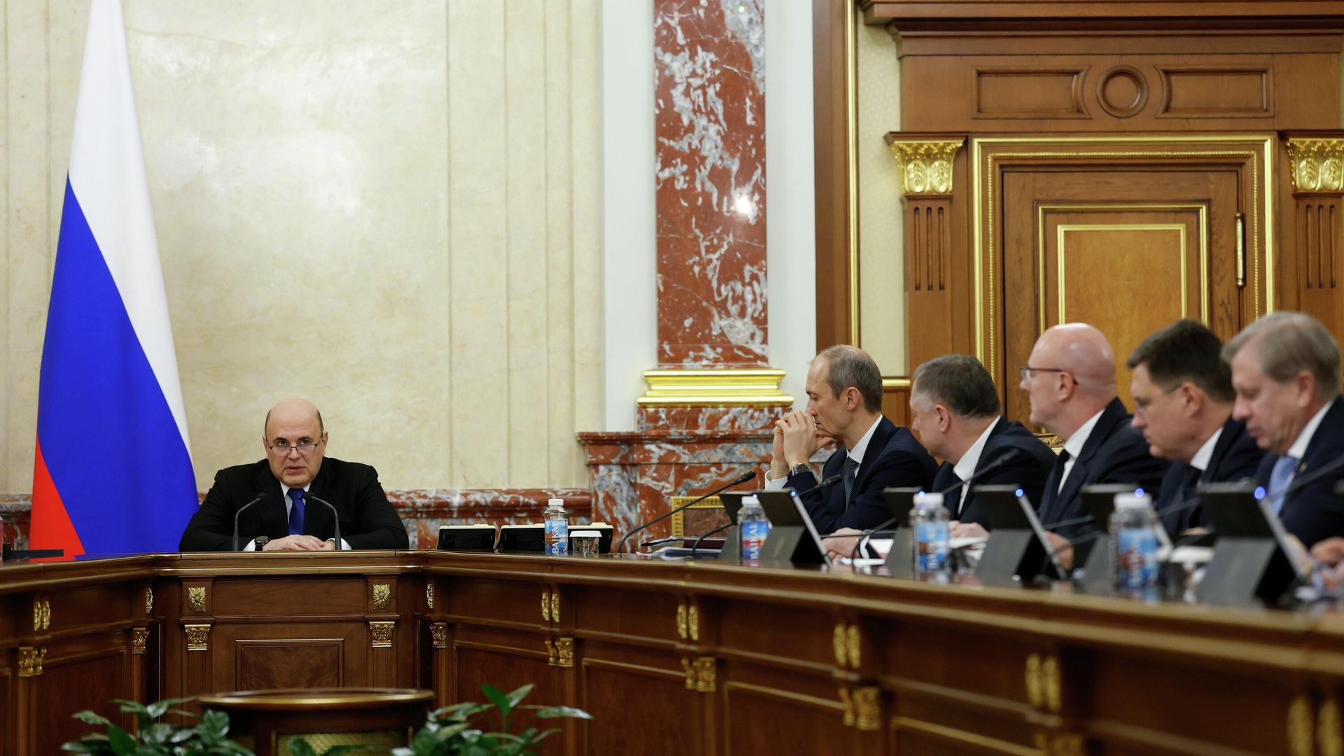 Председатель правительства РФ Михаил Мишустин проводит заседание кабинета министров РФ Председатель правительства РФ Михаил Мишустин проводит заседание кабинета министров РФ - РИА Новости, 1920, 15.01.2026