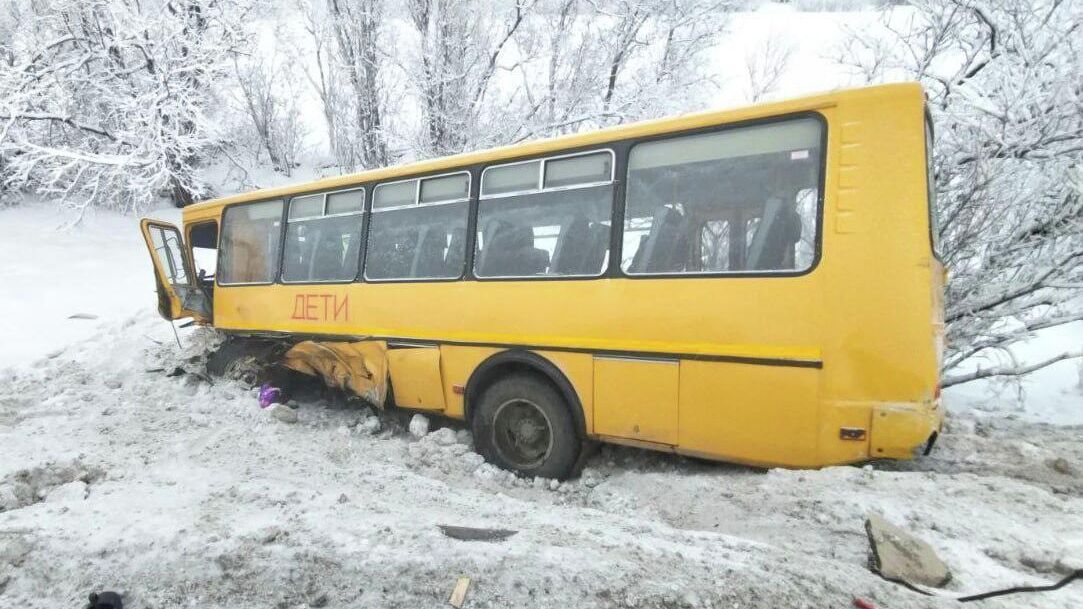 ДТП с участием двух легковых автомобилей и автобуса на трассе в Архангельской области ДТП с участием двух легковых автомобилей и автобуса на трассе в Архангельской области - РИА Новости, 1920, 15.01.2026