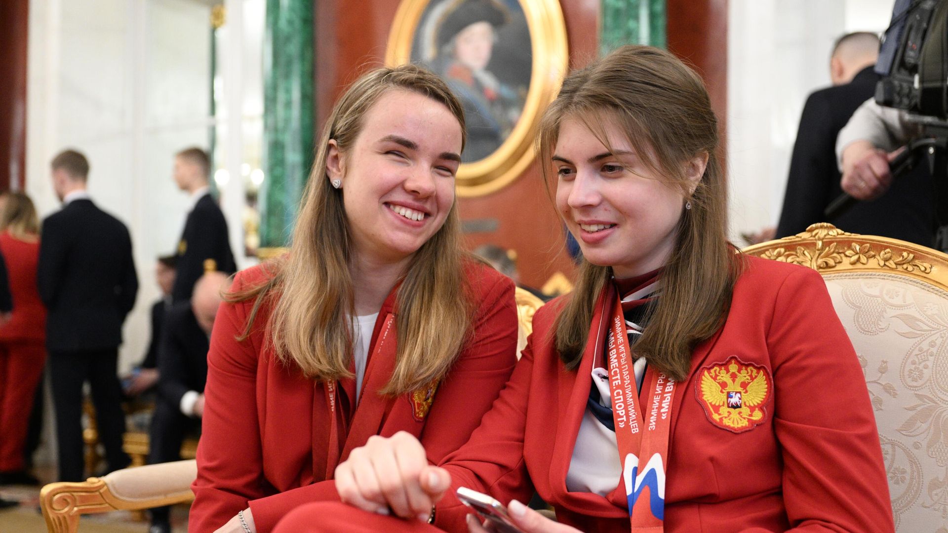 Спортсменки паралимпийских сборных России по биатлону и лыжным гонкам Анастасия Багиян и Ксения Бережная - РИА Новости, 1920, 15.01.2026