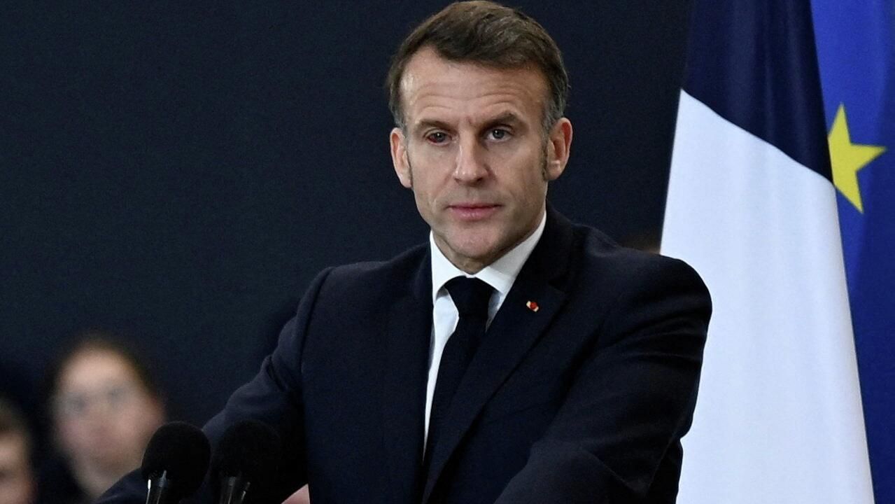 Президент Франции Эммануэль Макрон во время выступления на военной авиабазе Истр во Франции - РИА Новости, 1920, 16.01.2026