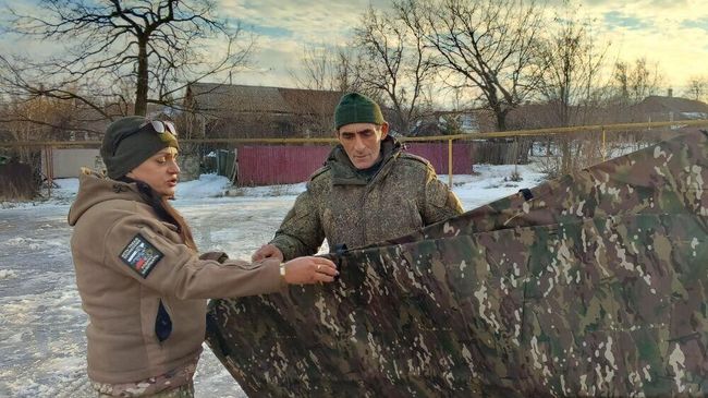 Новгородский депутат отвезла в зону СВО медикаменты и масксети
