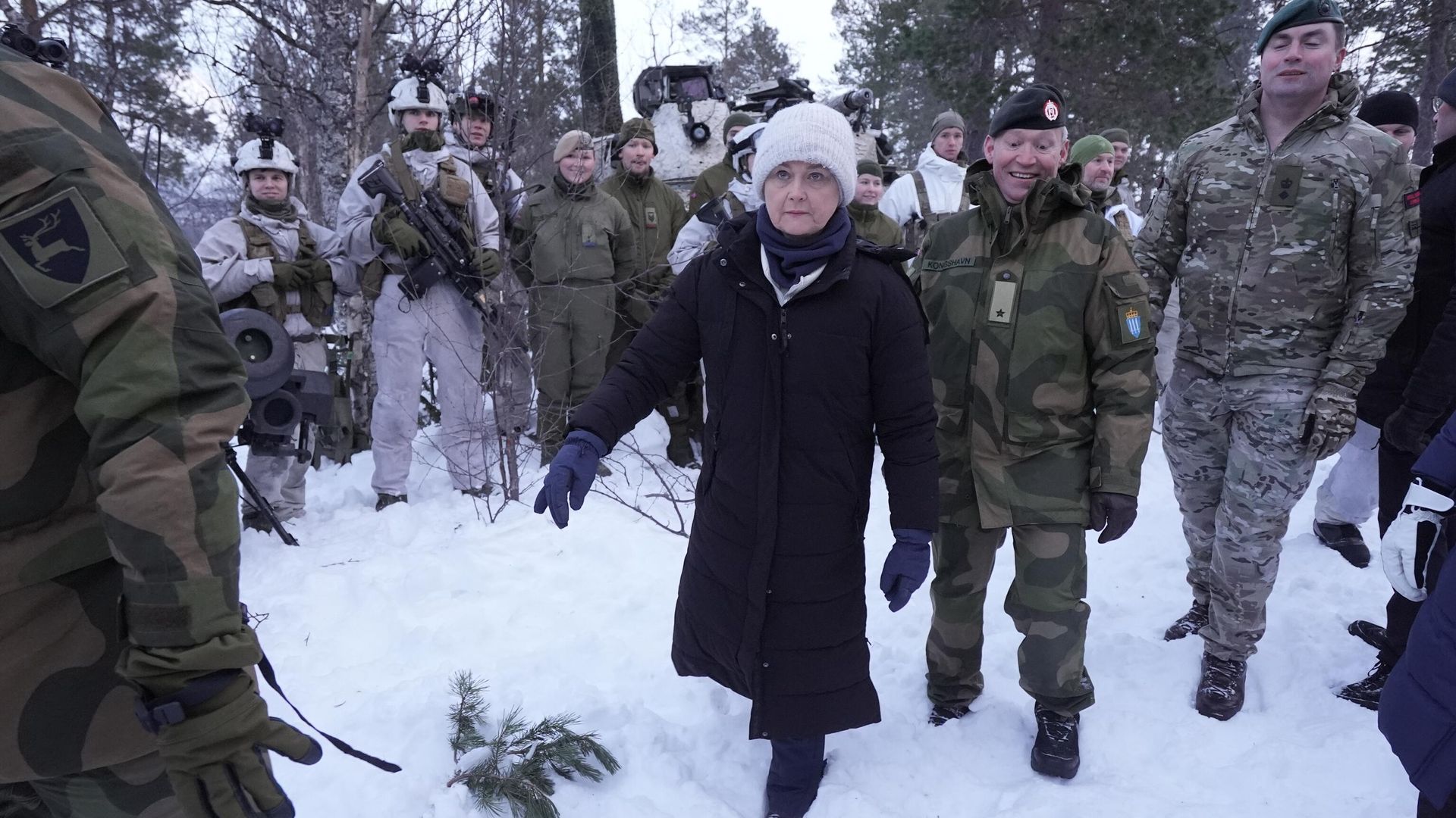 Министр иностранных дел Великобритании Иветт Купер на полигоне Маукен недалеко от лагеря Camp Viking в Норвегии Министр иностранных дел Великобритании Иветт Купер на полигоне Маукен недалеко от лагеря Camp Viking в Норвегии - РИА Новости, 1920, 16.01.2026