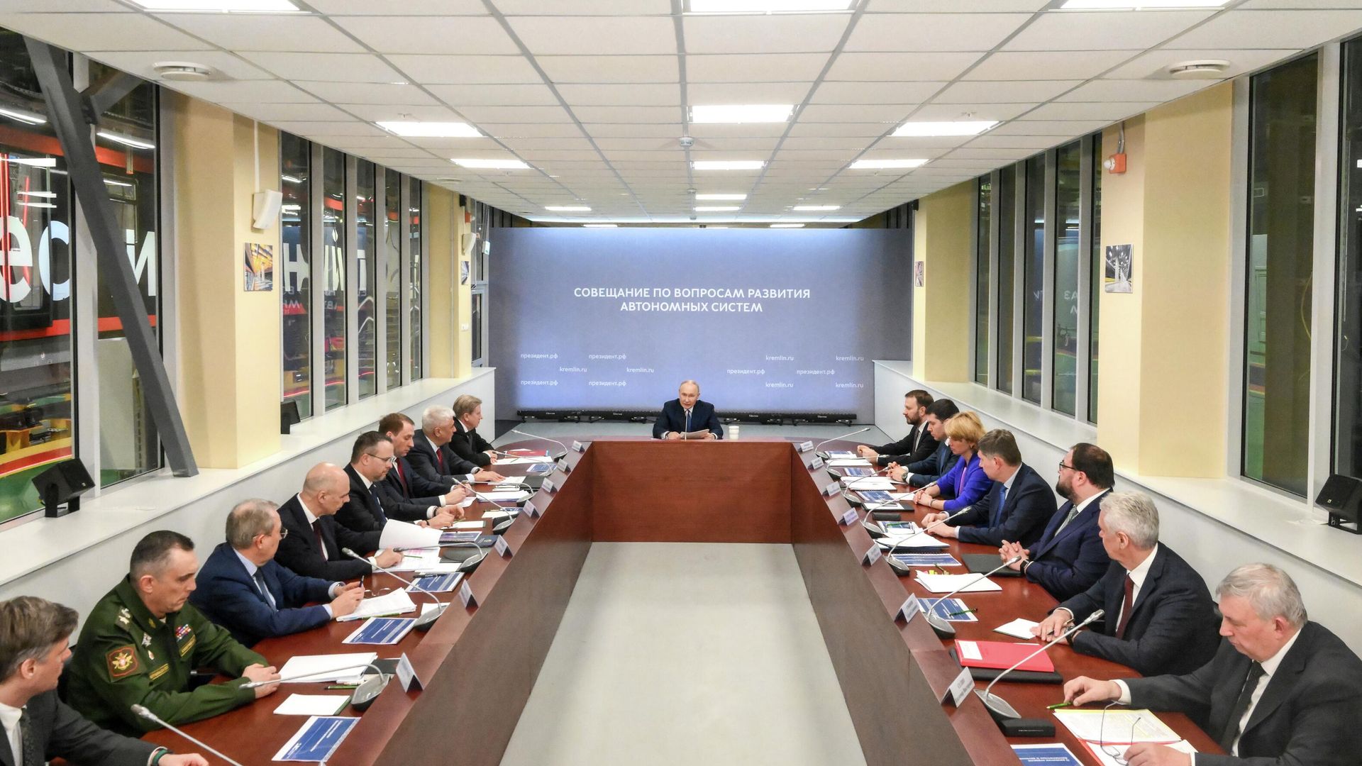 Владимир Путин на совещании по развитию беспилотных и автономных систем - РИА Новости, 1920, 16.01.2026