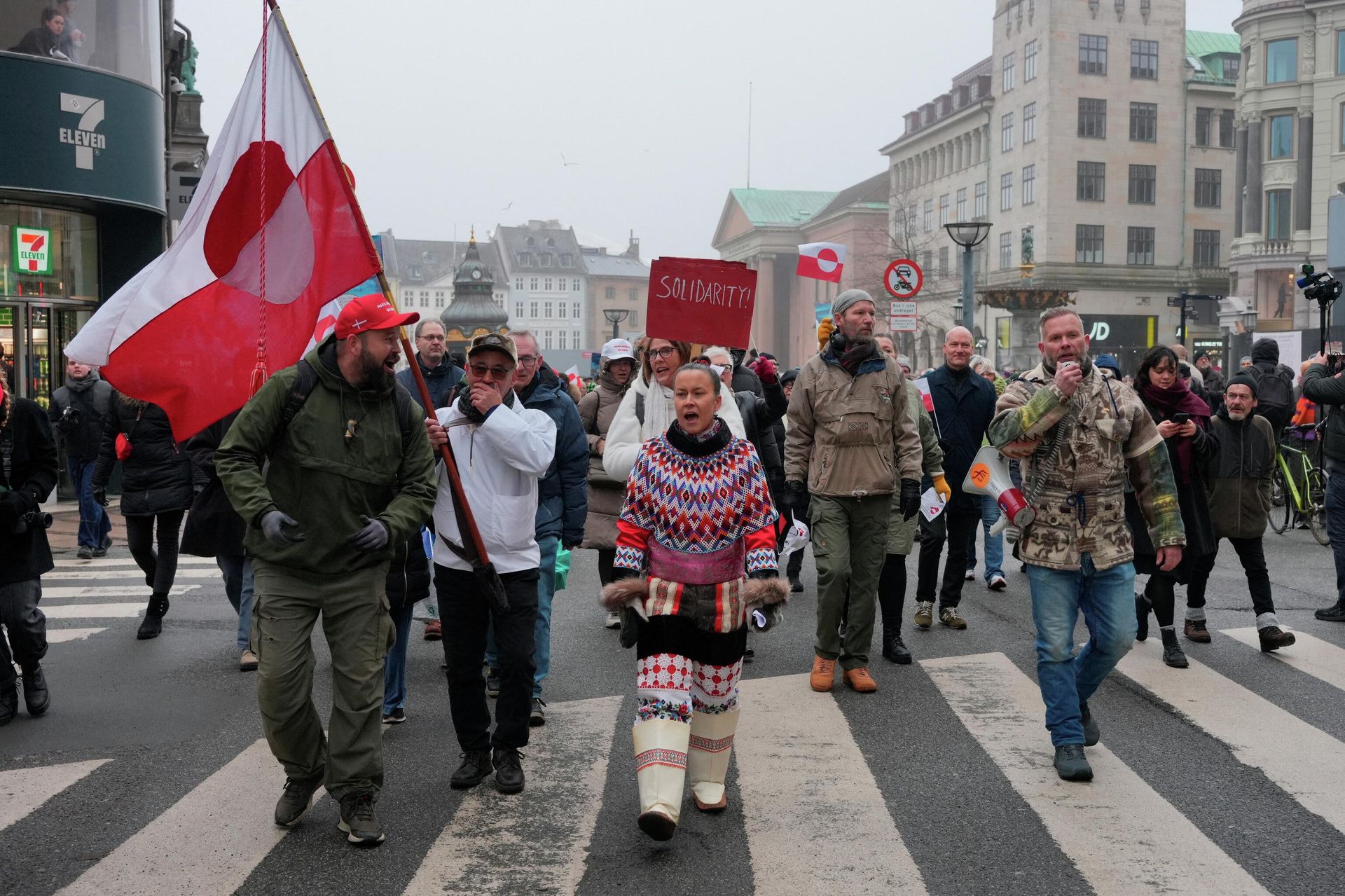 Участники акции протеста Руки прочь от Гренландии в Копенгагене, Дания. 17 января 2026 Участники акции протеста Руки прочь от Гренландии в Копенгагене, Дания. 17 января 2026 - РИА Новости, 1920, 27.01.2026