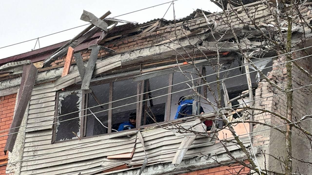 Последствия падения обломков БПЛА на многоквартирный дом в Беслане Последствия падения обломков БПЛА на многоквартирный дом в Беслане - РИА Новости, 1920, 18.01.2026