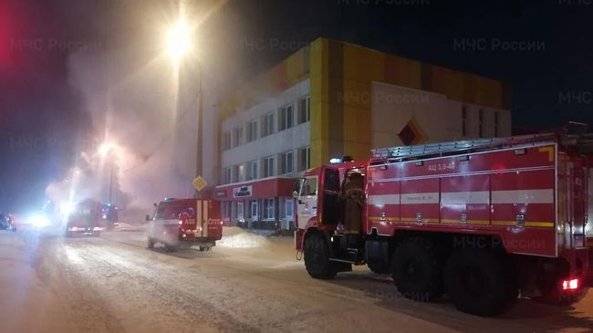 Пожар в торговом центре в Ангарске Иркутской области