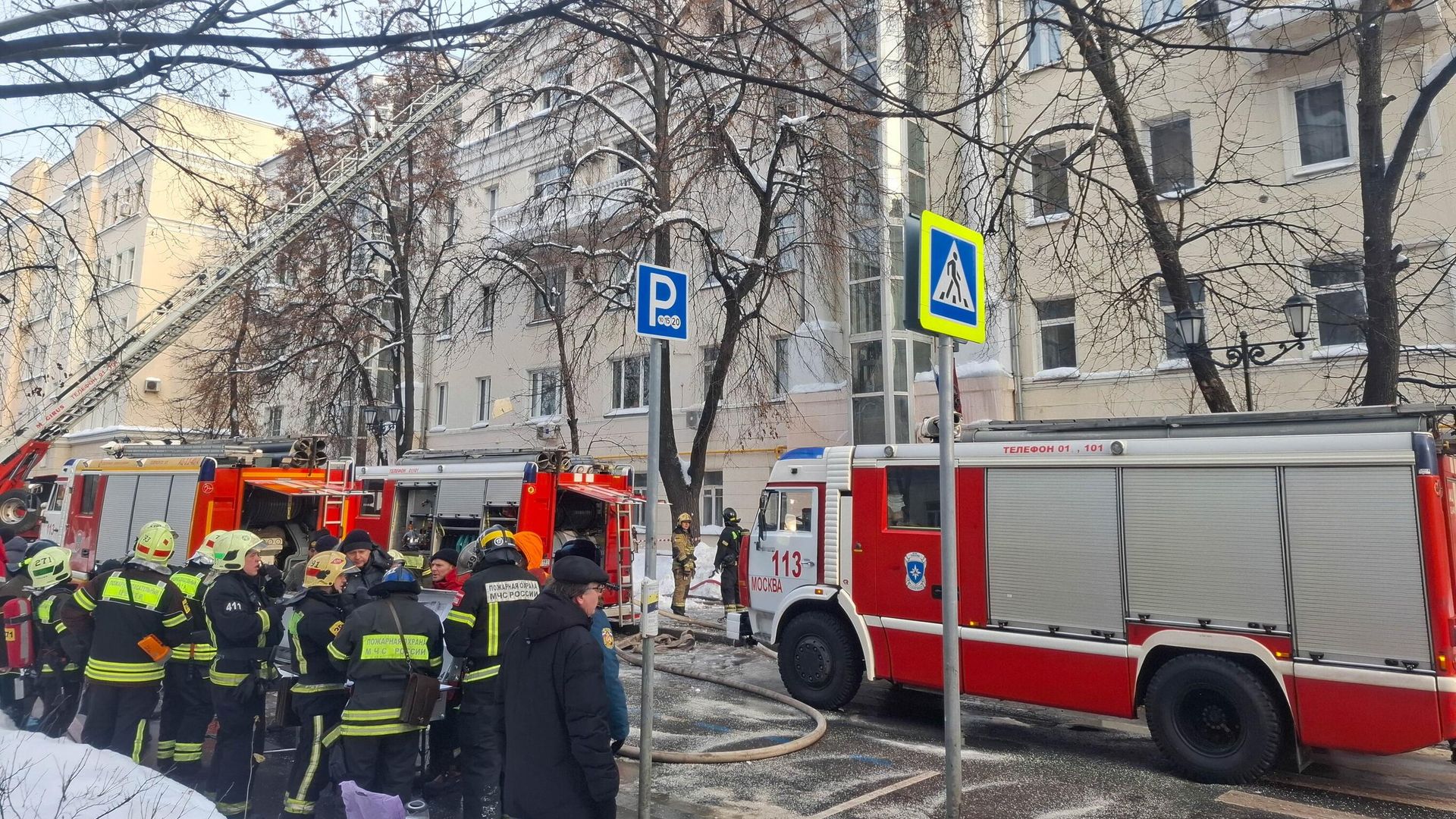 Ликвидация пожара в жилом доме на улице Татарская в центре Москвы - РИА Новости, 1920, 18.01.2026