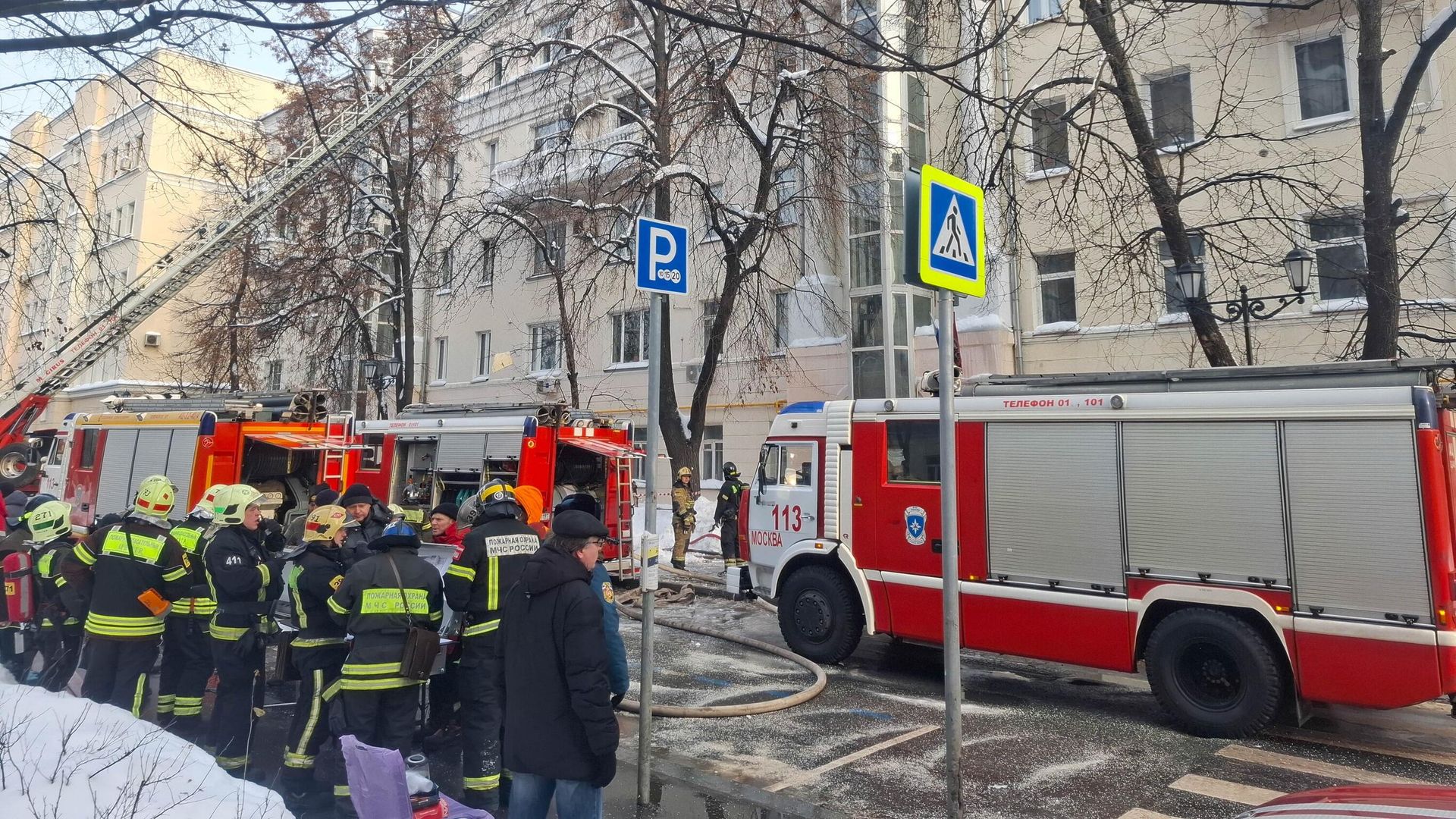 Ликвидация пожара в жилом доме на улице Татарская в центре Москвы - РИА Новости, 1920, 18.01.2026