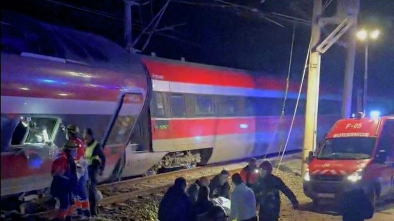 Последствия схода двух поездов в провинции Кордоба Последствия схода двух поездов в провинции Кордоба
