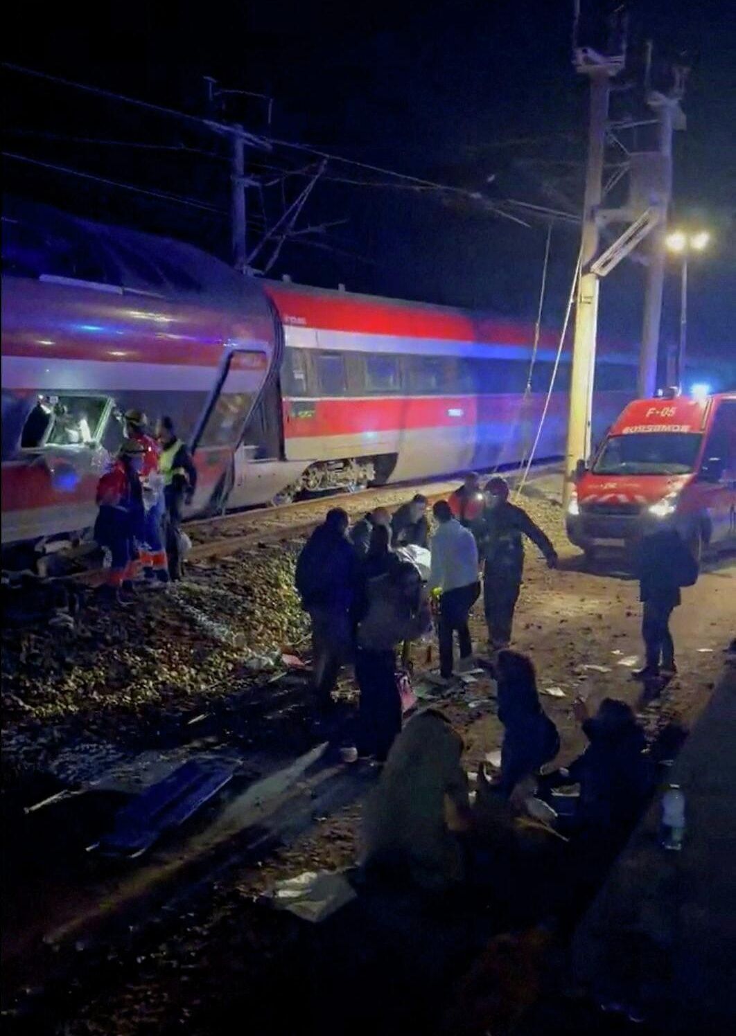 Последствия схода двух поездов в провинции Кордоба Последствия схода двух поездов в провинции Кордоба - РИА Новости, 1920, 19.01.2026