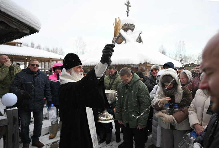Епископ Русской православной церкви на покое Иаков на территории подворья Троице-Сергиевой Лавры Гремячий ключ в Московской области Епископ Русской православной церкви на покое Иаков на территории подворья Троице-Сергиевой Лавры Гремячий ключ в Московской области