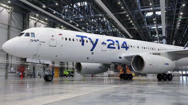 Самолет Ту-214 на Казанском авиационном заводе