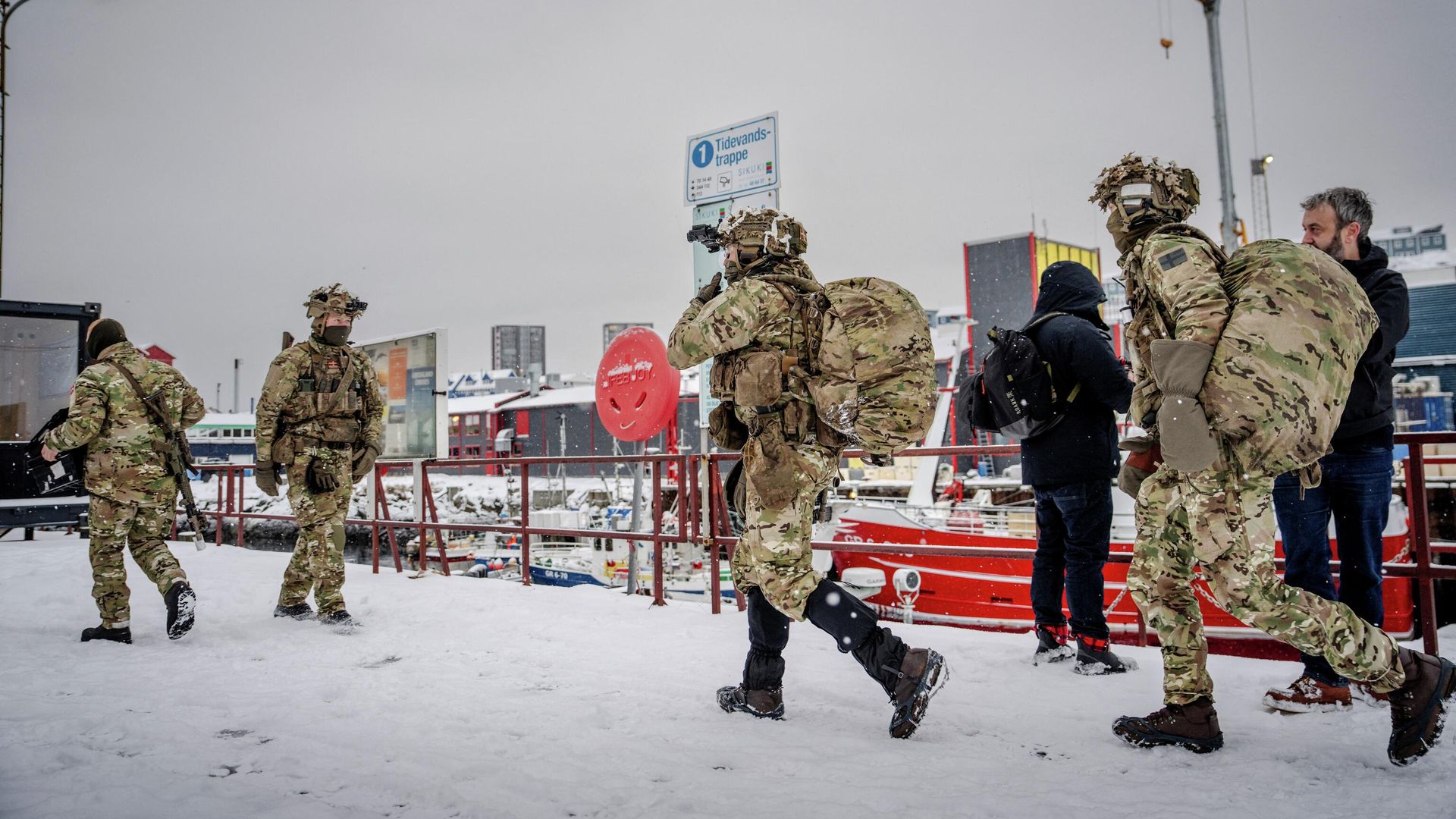 Датские военные в порту Нуука, Гренландия Датские военные в порту Нуука, Гренландия - РИА Новости, 1920, 06.02.2026