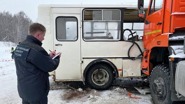Место ДТП с участием рейсового автобуса в Челябинской области. 19 января 2026