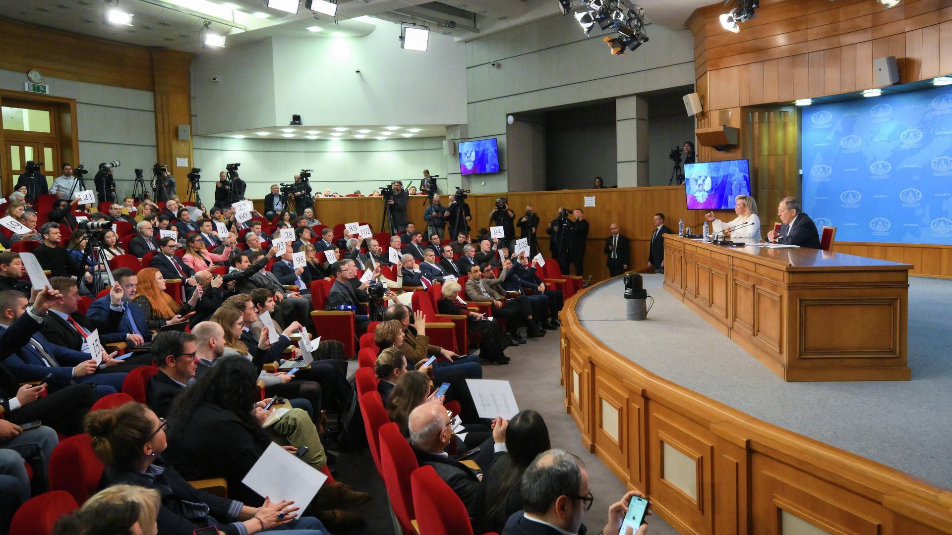 Министр иностранных дел РФ Сергей Лавров и официальный представитель Министерства иностранных дел России Мария Захарова на пресс-конференции по итогам деятельности российской дипломатии в 2025 году Министр иностранных дел РФ Сергей Лавров и официальный представитель Министерства иностранных дел России Мария Захарова на пресс-конференции по итогам деятельности российской дипломатии в 2025 году - РИА Новости, 1920, 20.01.2026