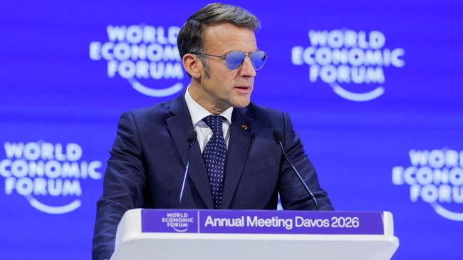 Президент Франции Эммануэль Макрон выступает на 56-м ежегодном Всемирном экономическом форуме (ВЭФ) в Давосе, Швейцария