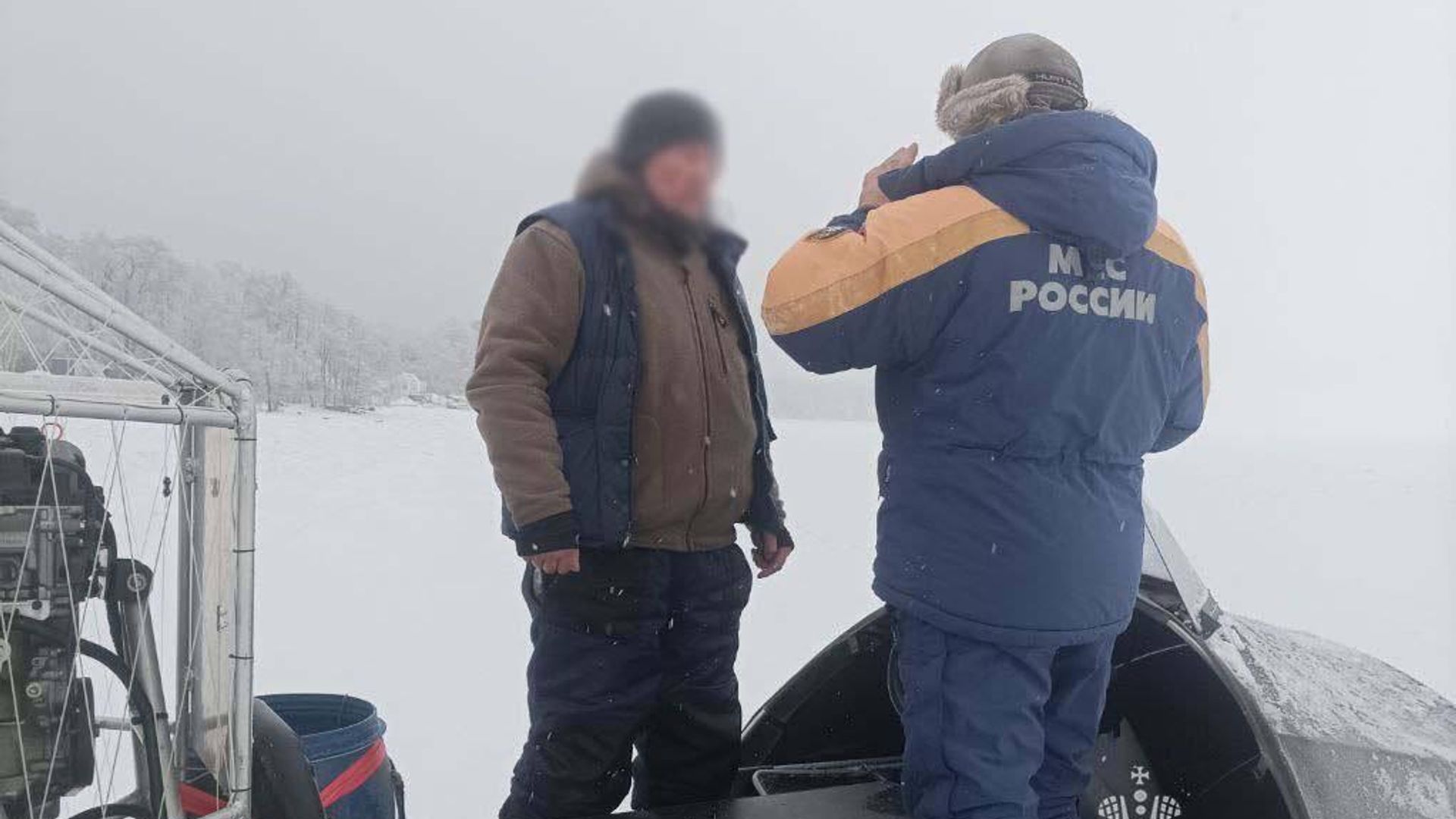 Спасение рыбаков с оторвавшейся льдины в Выборгском районе Ленинградской области. 20 января 2026 - РИА Новости, 1920, 20.01.2026