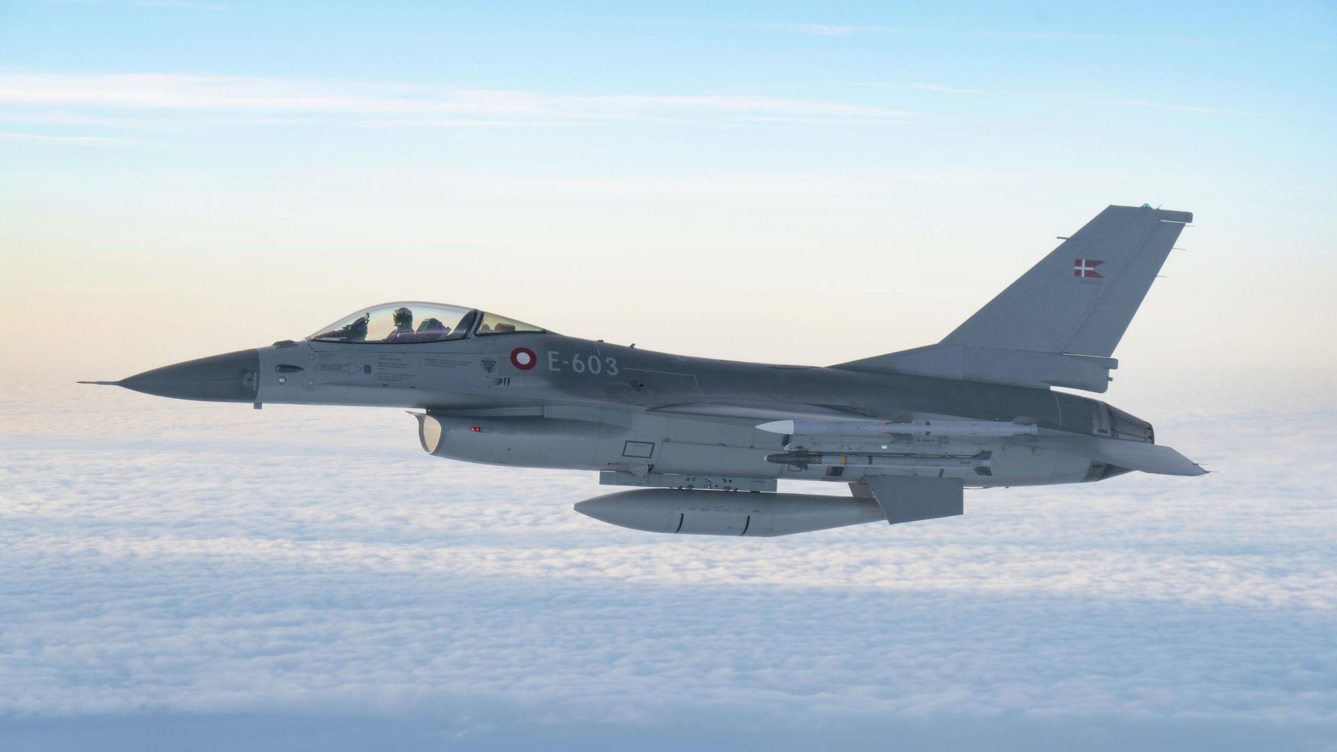 Истребитель F-16 Fighting Falcon Королевских ВВС Дании - РИА Новости, 1920, 20.01.2026