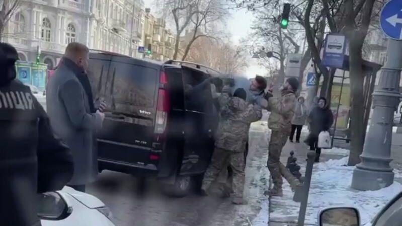 Принудительная мобилизация на Украине Принудительная мобилизация на Украине - РИА Новости, 1920, 15.03.2026