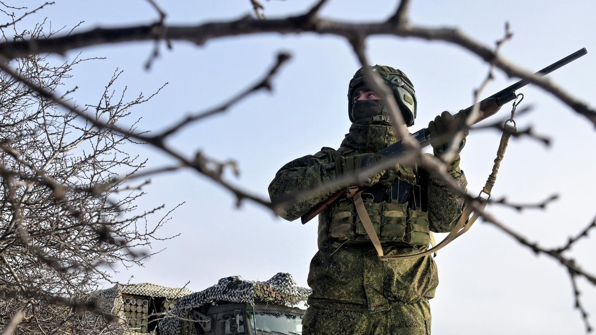 Российский военнослужащий в зоне проведения спецоперации Российский военнослужащий в зоне проведения спецоперации - РИА Новости, 1920, 19.02.2026