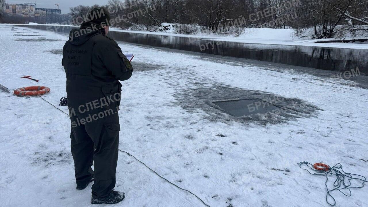 Сотрудник СК России на месте гибели детей на реке Десна в Брянске Сотрудник СК России на месте гибели детей на реке Десна в Брянске - РИА Новости, 1920, 21.01.2026