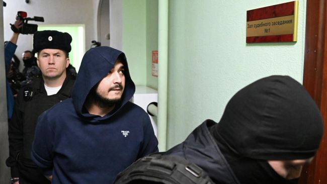 Ахмаджон Курбонов* перед оглашением приговора во Втором западном окружном военном суде в Москве Ахмаджон Курбонов* перед оглашением приговора во Втором западном окружном военном суде в Москве