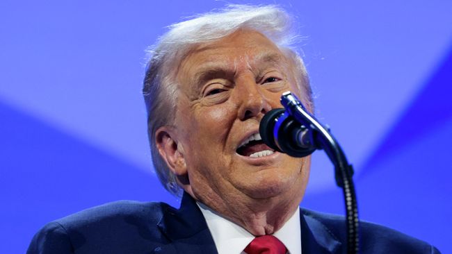 Президент США Дональд Трамп выступает на Всемирном экономическом форуме в Давосе