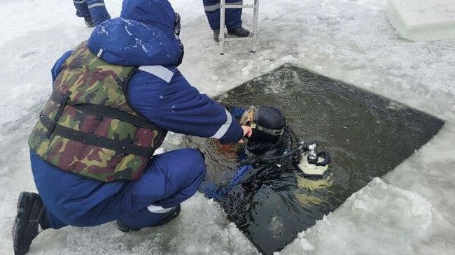 Поиск провалившихся под лед детей на реке Десне в Брянске