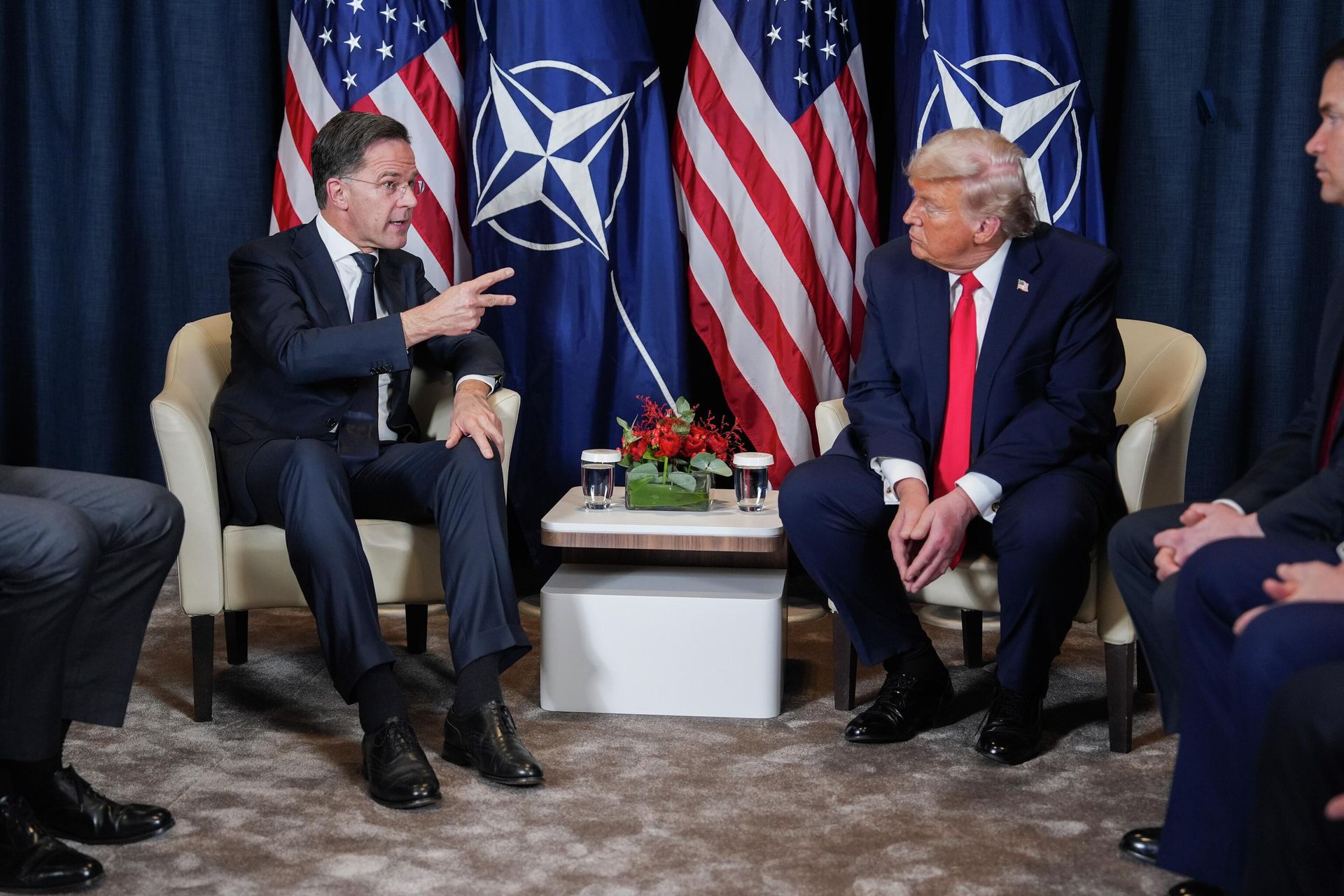 Президент США Дональд Трамп во время встречи с генеральным секретарем НАТО Марком Рютте на полях Всемирного экономического форума в Давосе - РИА Новости, 1920, 15.04.2026