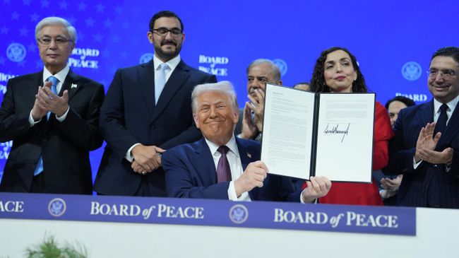 Президент США Дональд Трамп после подписания устава Совета мира в Давосе