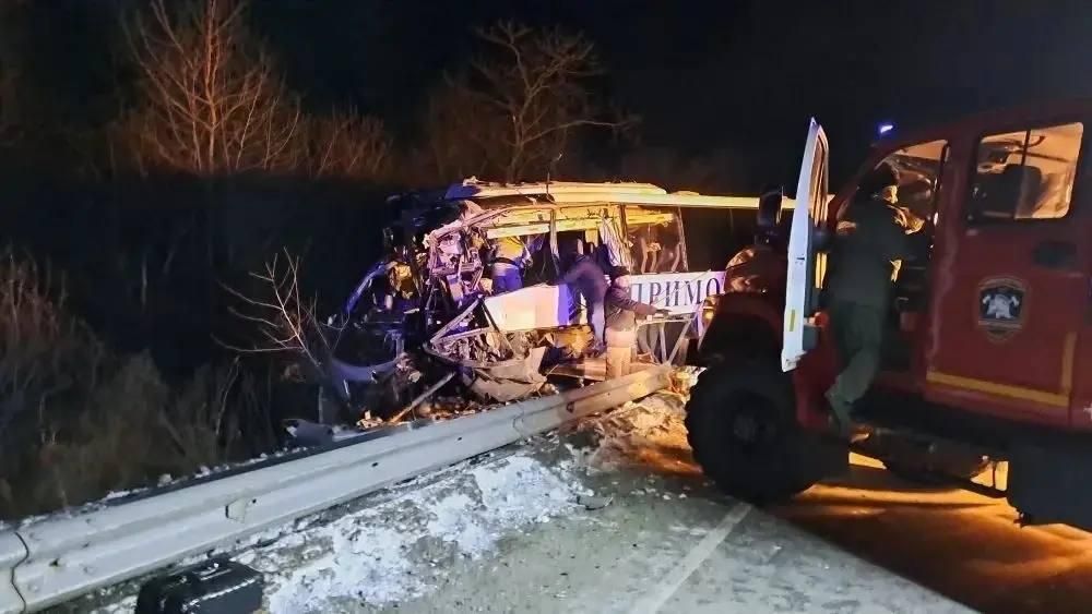 На месте ДТП с участием туристического автобуса в Приморье На месте ДТП с участием туристического автобуса в Приморье - РИА Новости, 1920, 26.01.2026